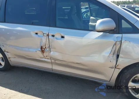 2012 Toyota Sienna Le V6 8 Passenger z USA, uszkodzony, nr VIN 5TDKK3DC7CS247137